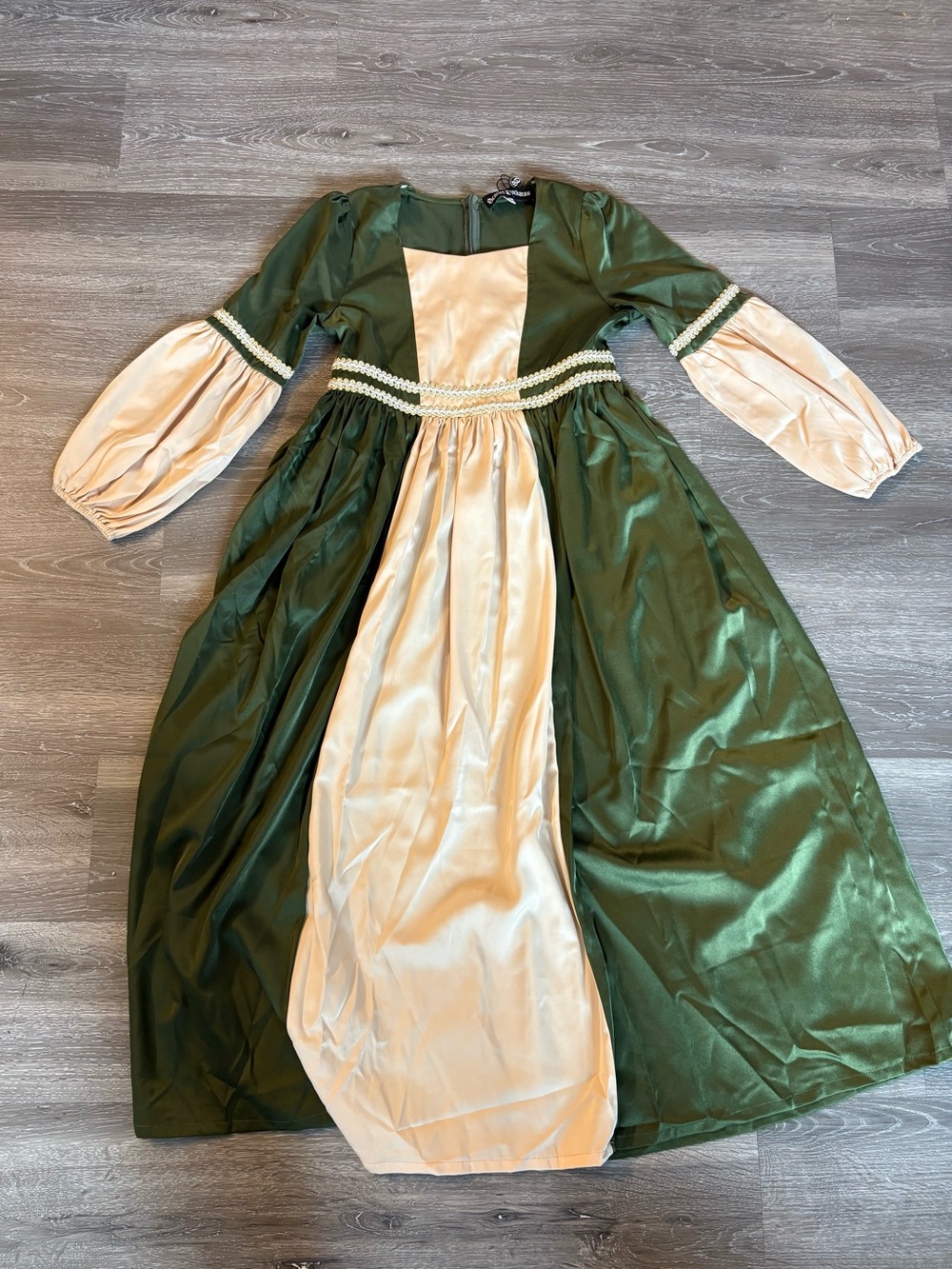 Scarlet Darkness Medieval Renaissance Dress Green Cream Size 7Y NWT